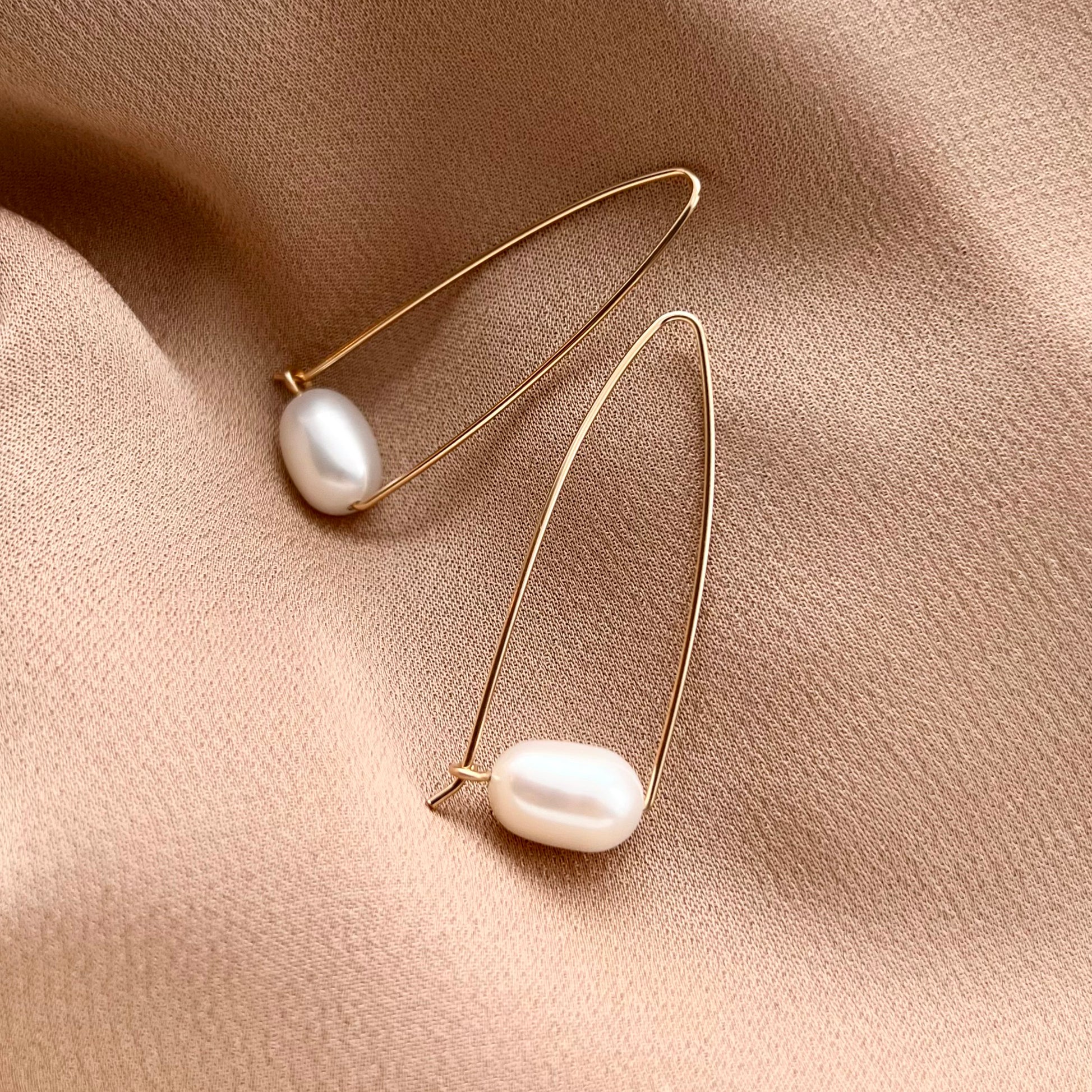 Freshwater Pearl Earring drop is light and easy to wear for everyday. This pearl hoop earring is made with recycled gold.
