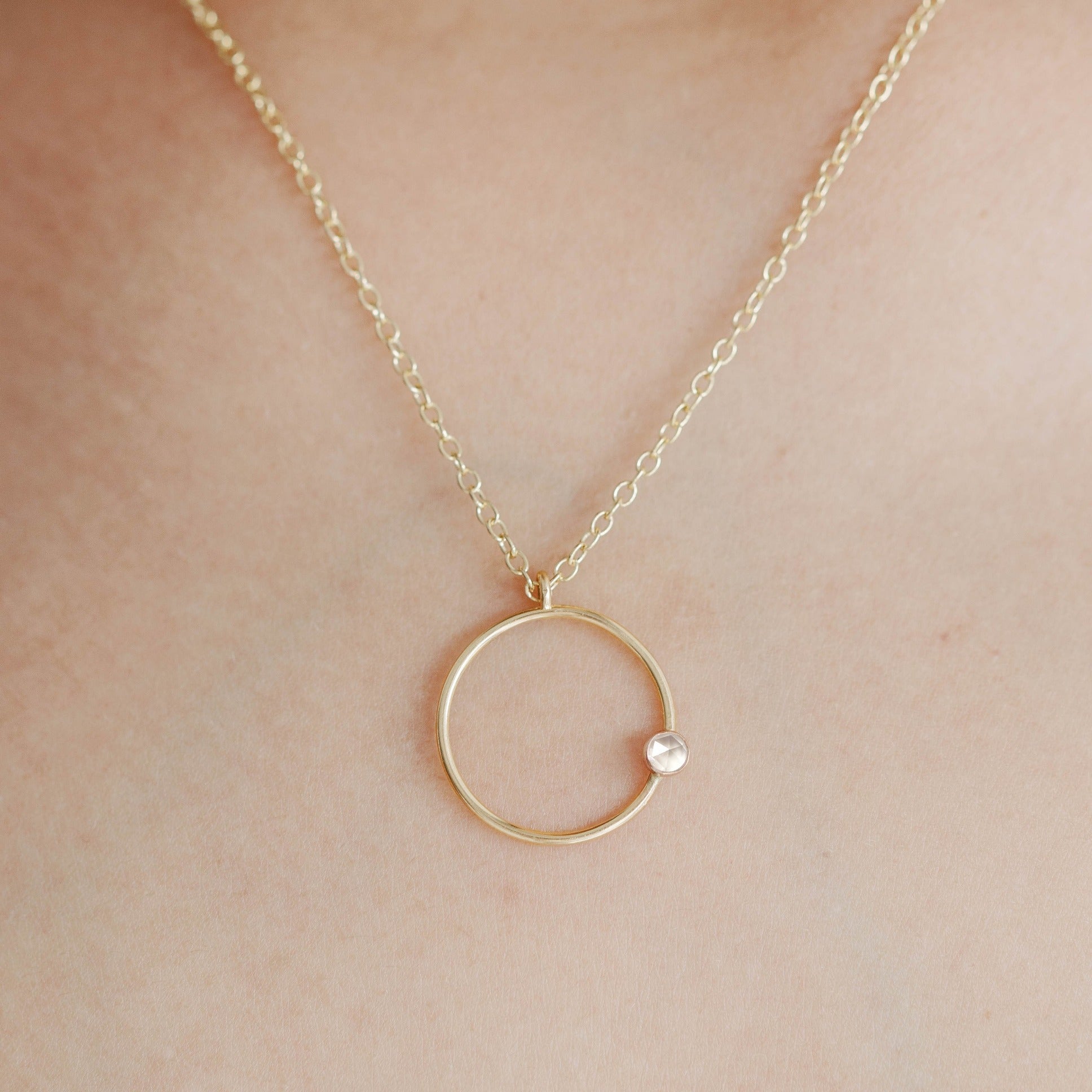 Gold, dainty, modern and minimal circle pendant
